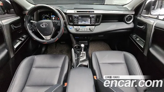 Toyota RAV4 — интерьер