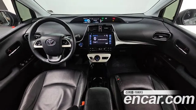 Toyota Prius — интерьер