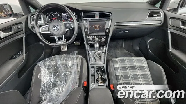Volkswagen Golf — интерьер