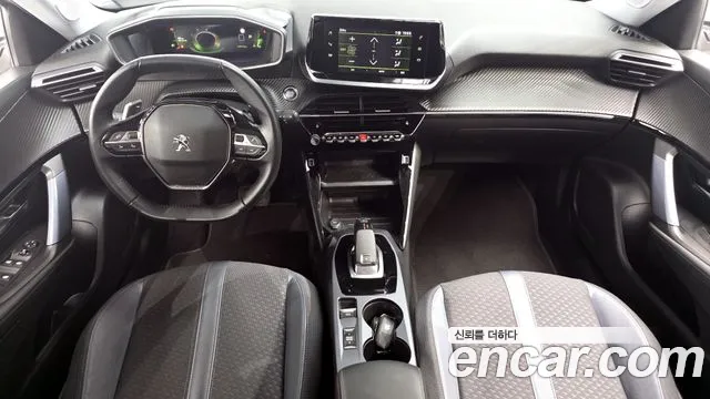 Peugeot 2008 — интерьер