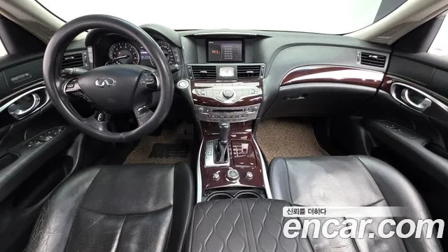 Infiniti M — интерьер