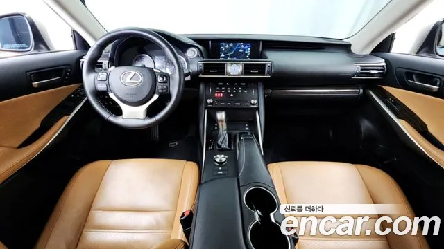 Lexus IS — интерьер