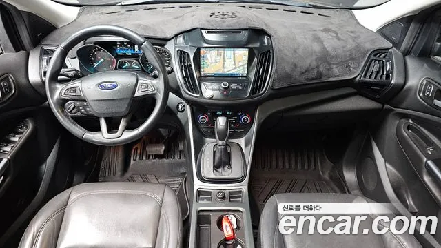 Ford Kuga — интерьер
