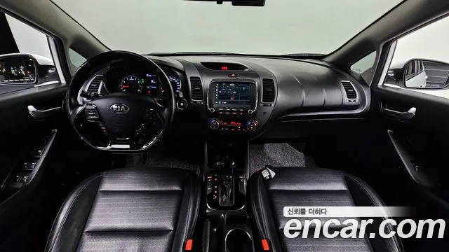 Kia K3 — интерьер