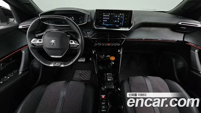 Peugeot 2008 — интерьер