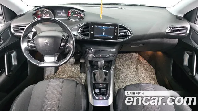 Peugeot 308 — интерьер
