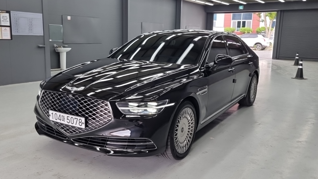 Genesis G90