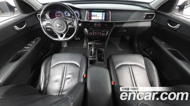 Kia K5 — интерьер