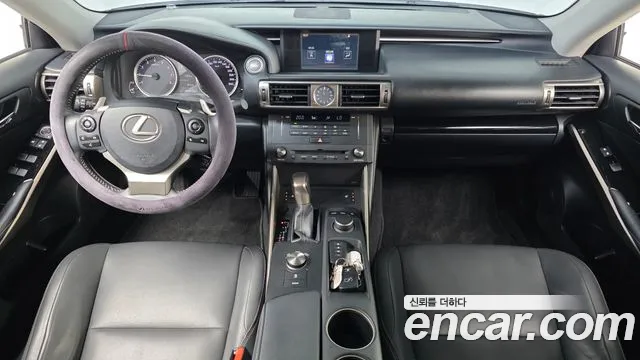 Lexus IS — интерьер