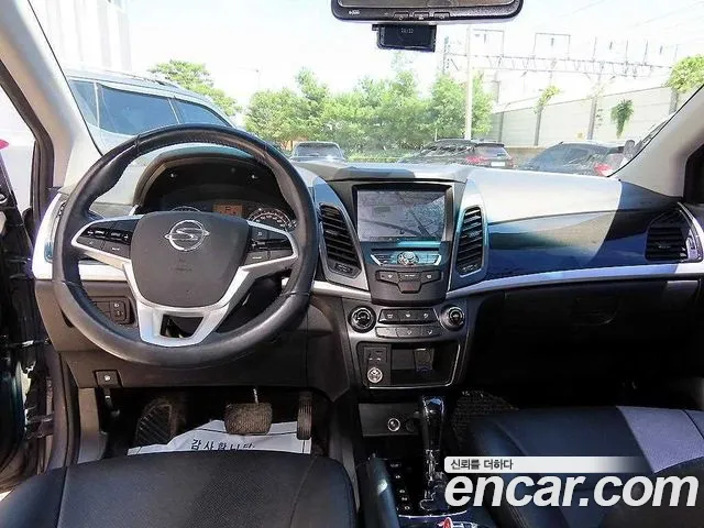 KG Mobility Korando — интерьер