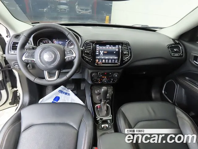 Jeep Compass — интерьер