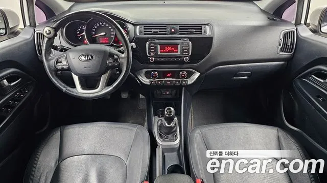 Kia Pride — интерьер