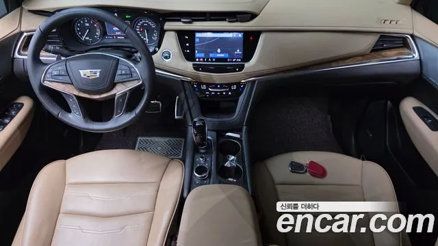 Cadillac XT5 — интерьер