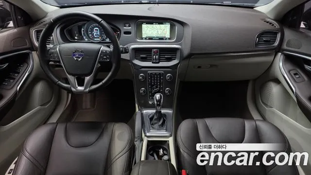 Volvo V40 — интерьер
