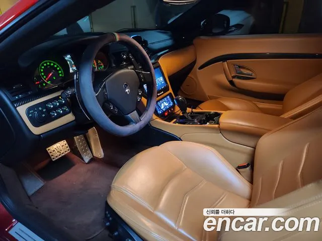 Maserati GranCabrio — интерьер