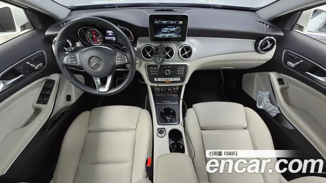 Mercedes-Benz GLA-класс — интерьер