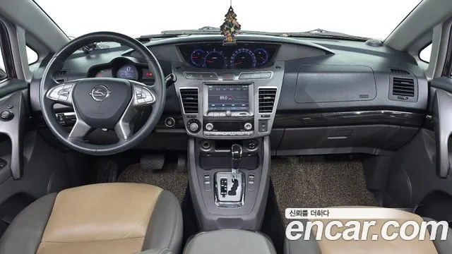 KG Mobility Korando — интерьер