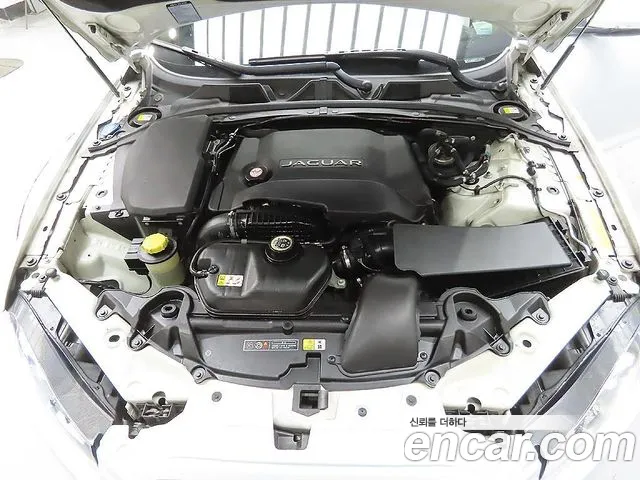 Jaguar XF — интерьер