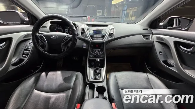 Hyundai Elantra — интерьер