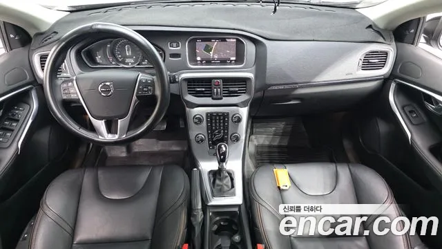 Volvo V40 — интерьер