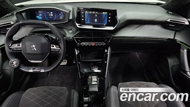 Peugeot 2008 — интерьер