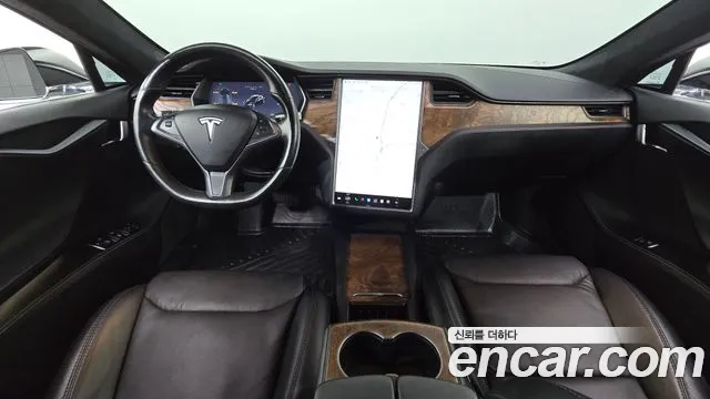 Tesla Model S — интерьер