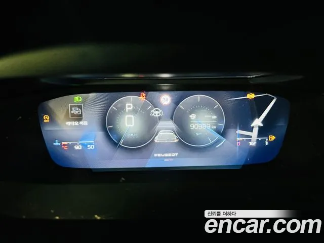 Peugeot 408 — интерьер