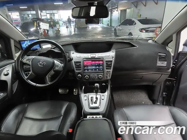 KG Mobility Korando — интерьер