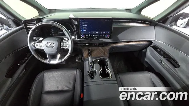 Lexus LM — интерьер