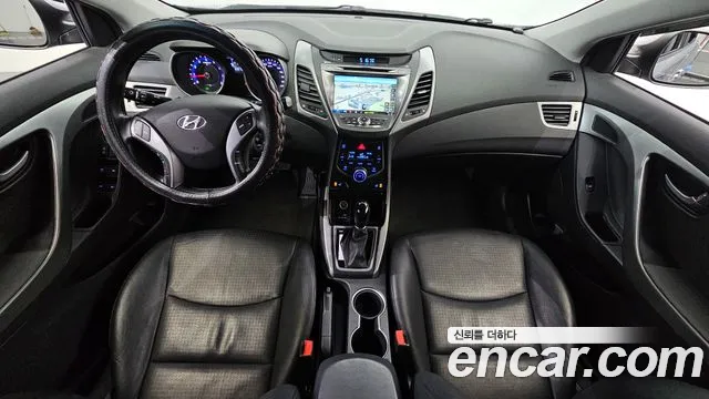 Hyundai Elantra — интерьер