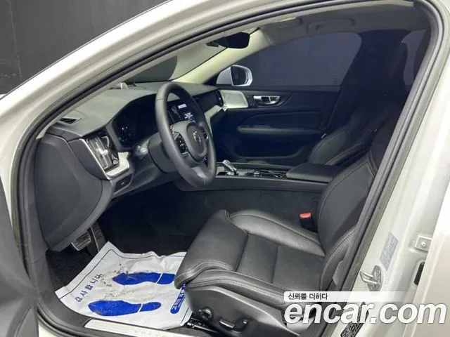 Volvo V60 — интерьер