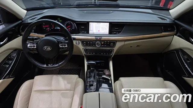 Kia K7 — интерьер