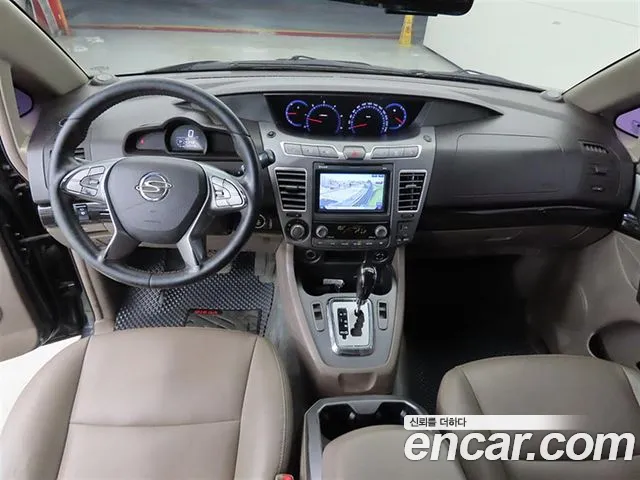 KG Mobility Korando — интерьер