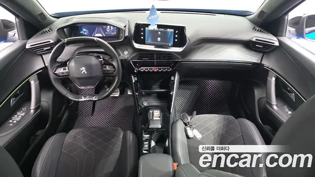 Peugeot 2008 — интерьер