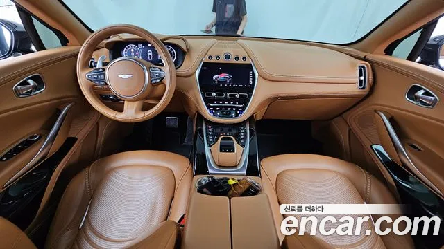 Aston Martin DBX — интерьер