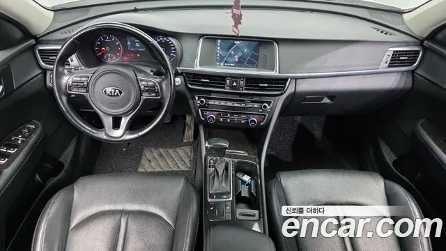 Kia K5 — интерьер