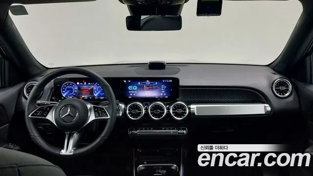 Mercedes-Benz EQB — интерьер