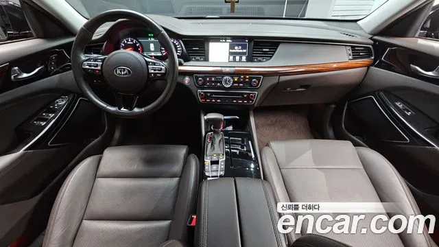 Kia K7 — интерьер