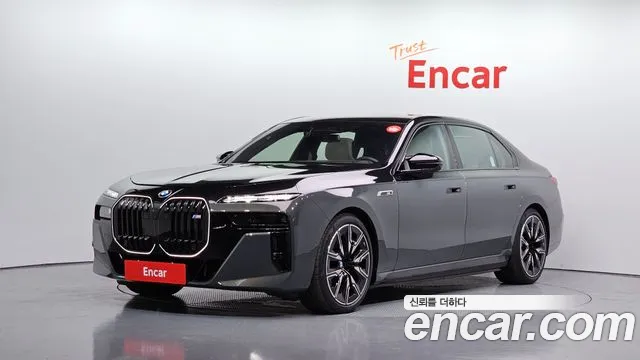 BMW i7