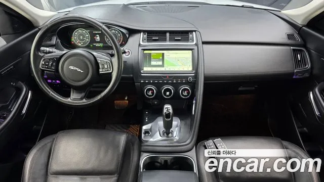 Jaguar E-Pace — интерьер