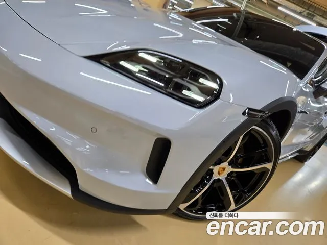 Porsche Taycan — интерьер