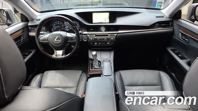 Lexus ES — интерьер