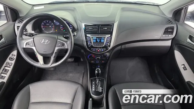 Hyundai Accent — интерьер