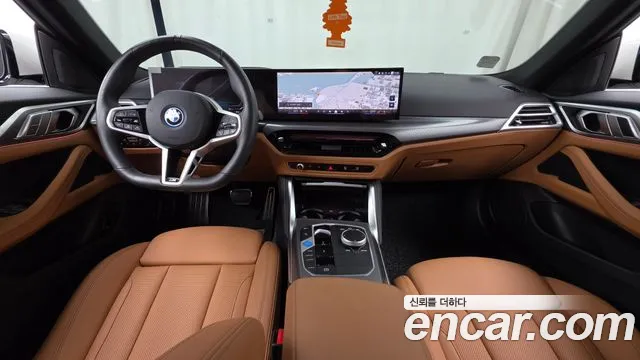 BMW i4 — интерьер