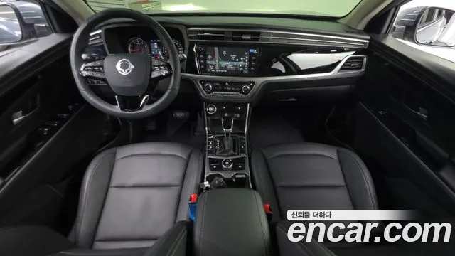 KG Mobility Korando — интерьер
