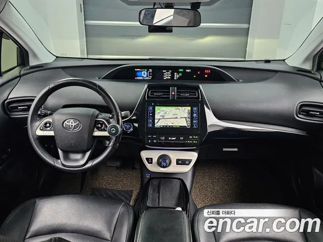 Toyota Prius — интерьер