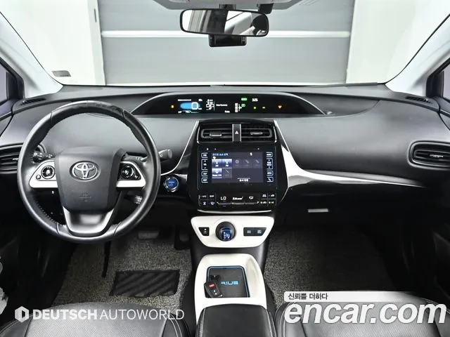 Toyota Prius — интерьер