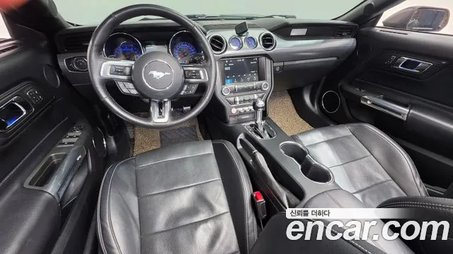 Ford Mustang — интерьер
