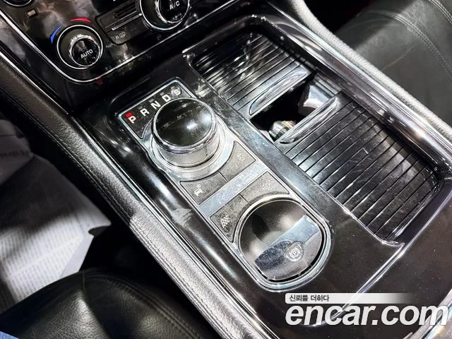 Jaguar XJ — интерьер