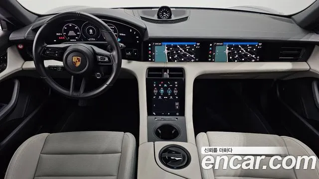 Porsche Taycan — интерьер
